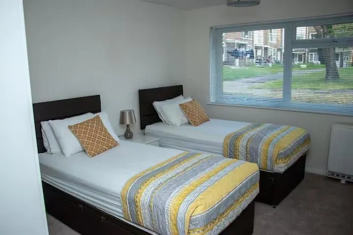 Forest Way Lodge - 2 Bedroom Home In Three Bridges Crawley Near Gatwick 0*, Crawley (West Sussex)