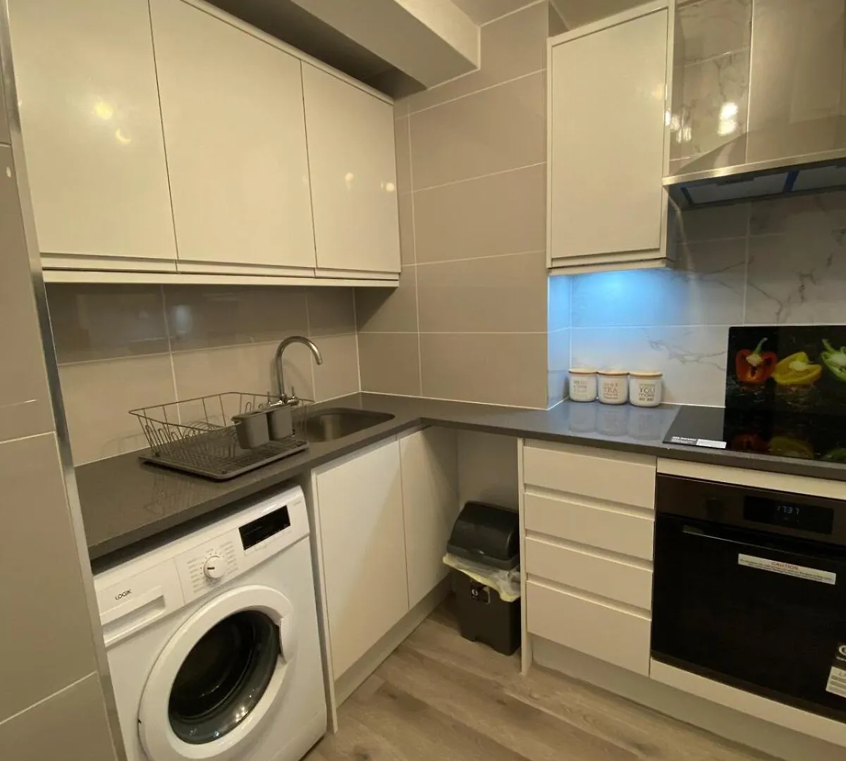 Forest Way Lodge - 2 Bedroom Home In Three Bridges Crawley Near Gatwick United Kingdom