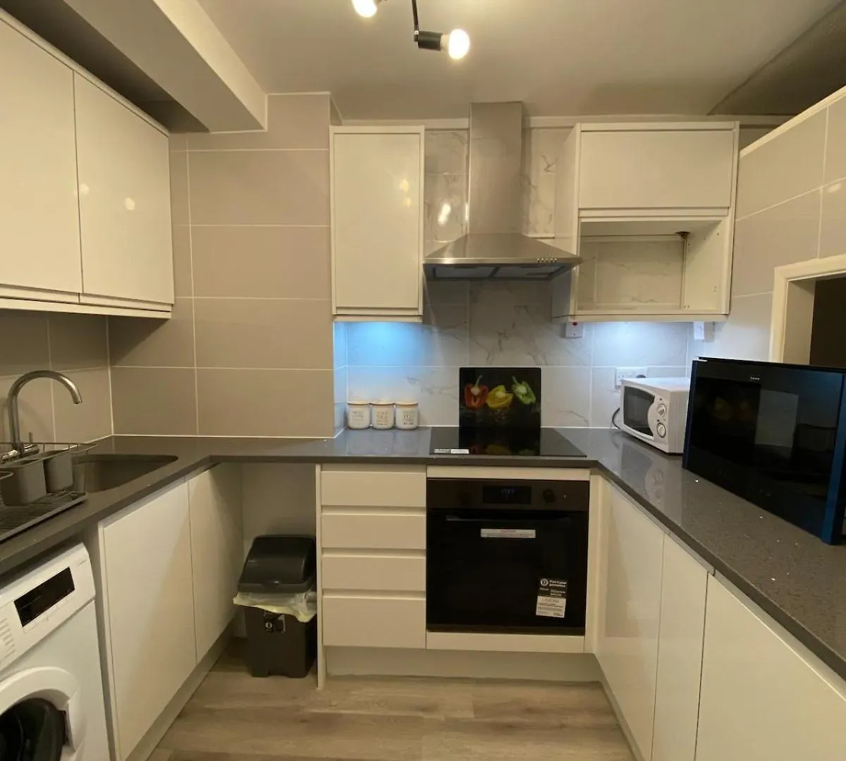 Forest Way Lodge - 2 Bedroom Home In Three Bridges Crawley Near Gatwick United Kingdom