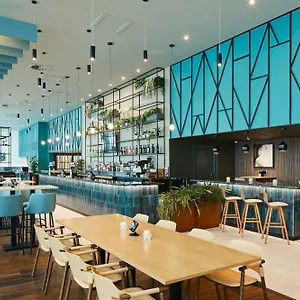 Courtyard By Marriott London Gatwick Airport Hotel
