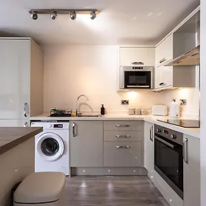  Apartment Modern 2 Bed Near Gatwick