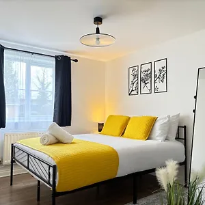  Apartment 2br 2ba Flat - King Beds - Free Parking - Near Lgw Airport